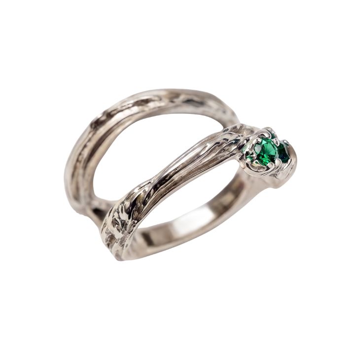 Joya personalizada de oro con esmeralda